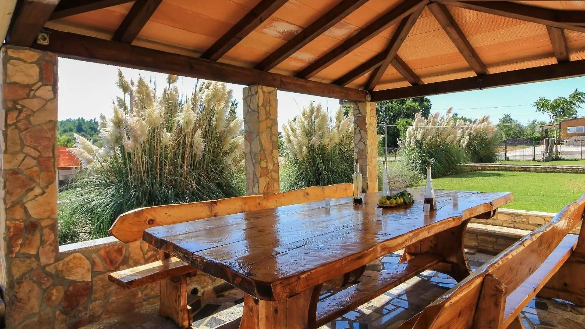 Ferienhaus Mit Privatpool Fuer 8 Personen Ca 210 Qm In Pavicini, Istrien Suedkueste Von Istrien 0*, Pavicini