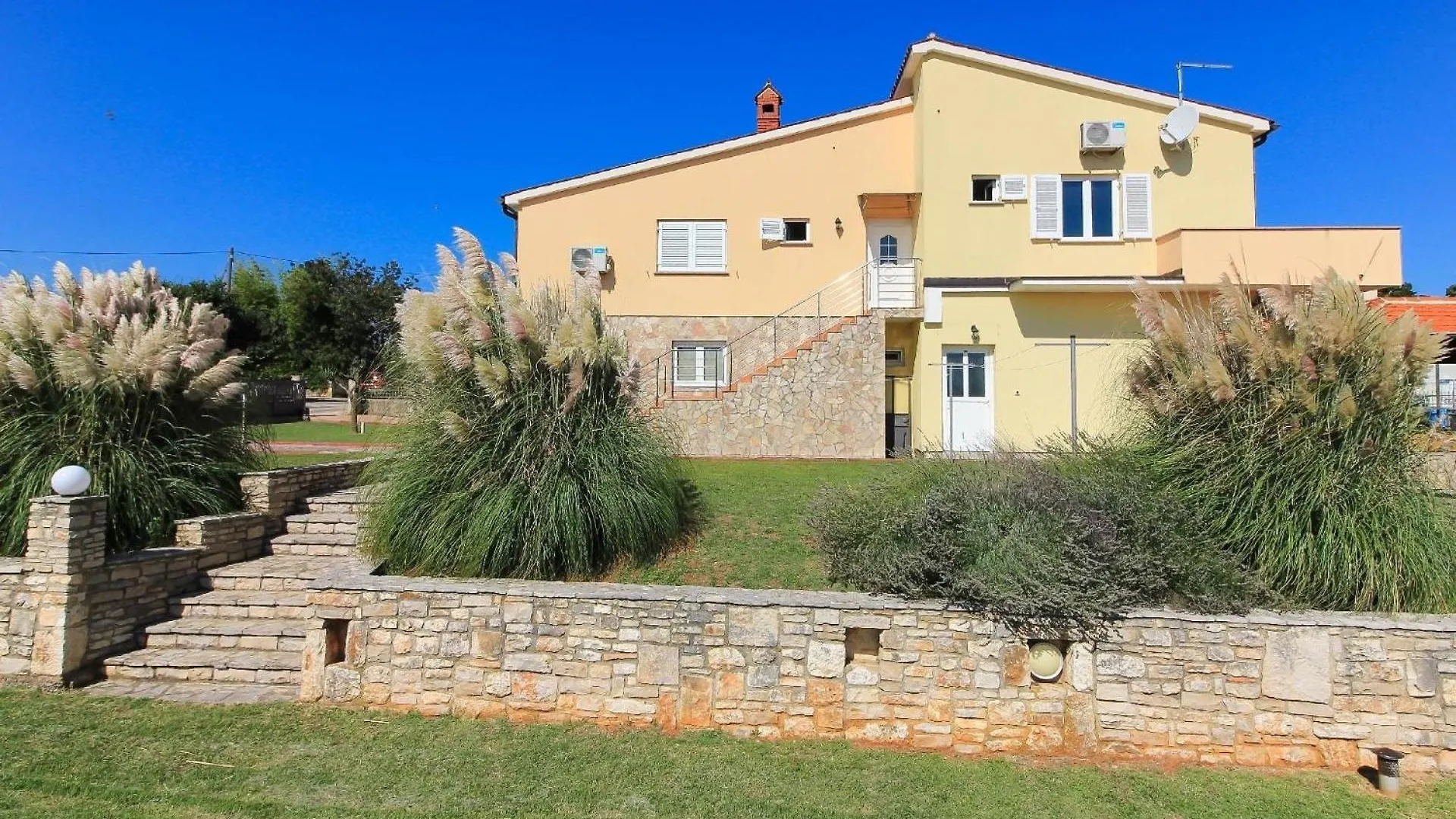 Ferienhaus Mit Privatpool Fuer 8 Personen Ca 210 Qm In Pavicini, Istrien Suedkueste Von Istrien Croatia